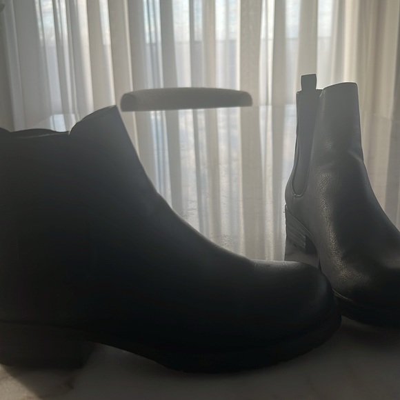 Boot - Picture 3 of 4